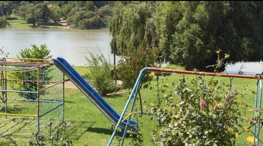 4 Bedroom Property for Sale in Vaal Dam Free State